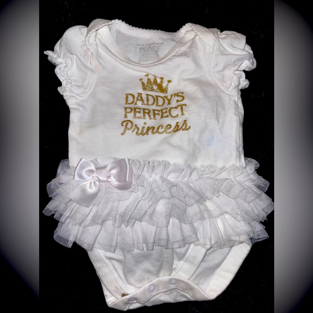 Daddy’s princess 0-3 months onesie never worn
